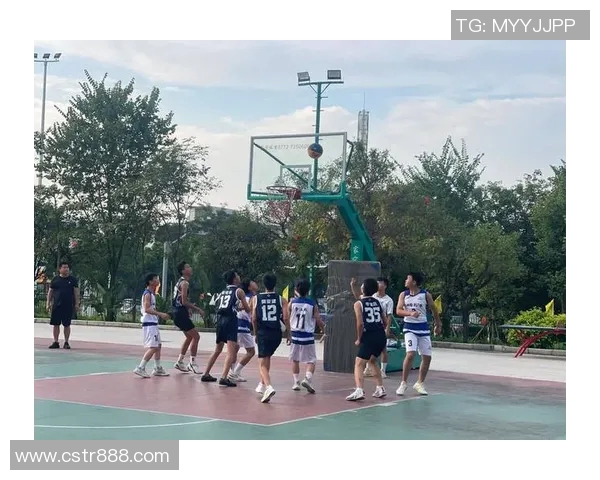 篮球联赛激烈竞争展现球员风采 球迷热情澎湃 赛事精彩纷呈 篮球联赛激烈竞争展现球员风采 球迷热情澎湃 赛事精彩纷呈